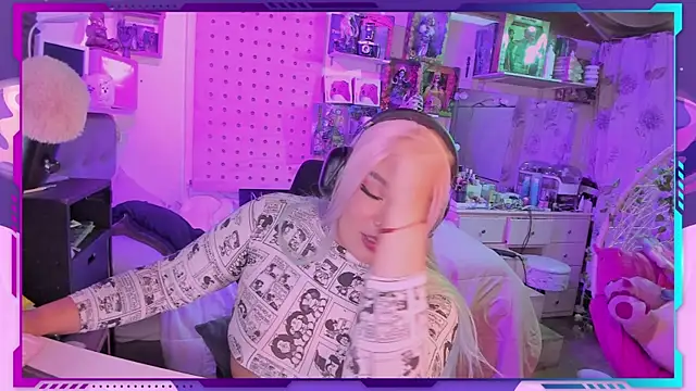 Snapshot of MegariaB chatting on 09-26-25, 03:46 MegariaB online show from 09-26-25, 03:46