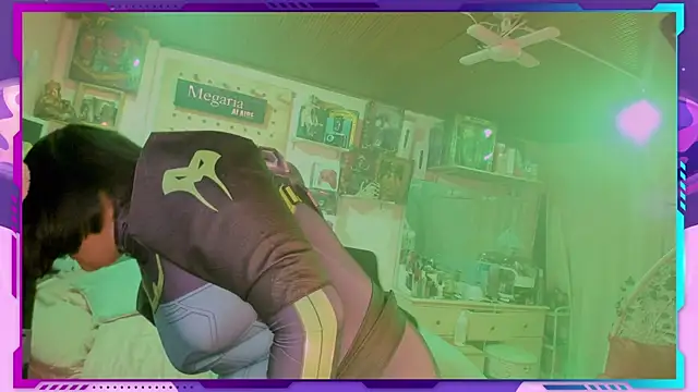 Snapshot of MegariaB chatting on 11-01-25, 04:08 MegariaB online show from 11-01-25, 04:08