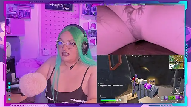 Snapshot of MegariaB chatting on 10-04-25, 03:52 MegariaB online show from 10-04-25, 03:52