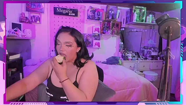 Snapshot of MegariaB chatting on 10-16-25, 03:59 MegariaB online show from 10-16-25, 03:59