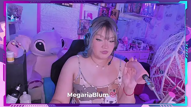 Snapshot of MegariaB chatting on 03-21-25, 04:49 MegariaB online show from 03-21-25, 04:49