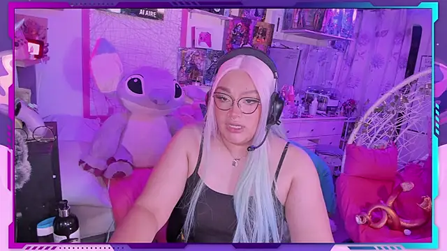 Snapshot of MegariaB chatting on 03-11-25, 04:51 MegariaB online show from 03-11-25, 04:51