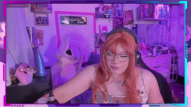 Snapshot of MegariaB chatting on 02-11-25, 04:33 MegariaB online show from 02-11-25, 04:33