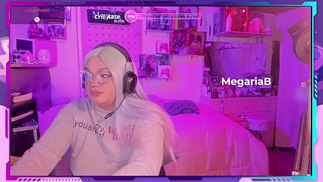 Snapshot of MegariaB chatting on 10-20-25, 04:25 MegariaB online show from 10-20-25, 04:25