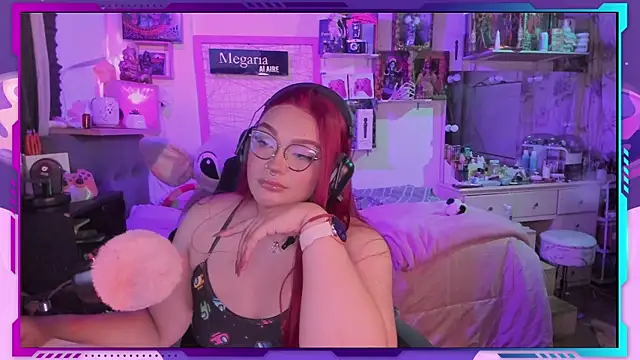 Snapshot of MegariaB chatting on 09-12-25, 04:12 MegariaB online show from 09-12-25, 04:12