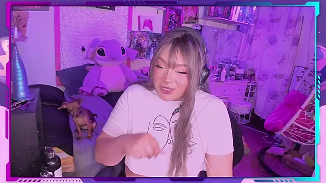 Snapshot of MegariaB chatting on 02-10-25, 04:08 MegariaB online show from 02-10-25, 04:08