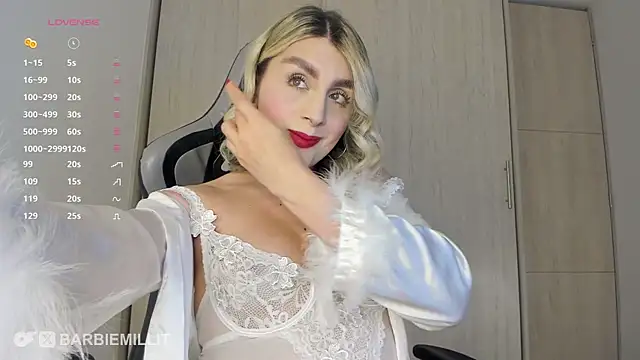 Snapshot of barbie_millit chatting on 01-26-25, 12:47 barbie millit online show from 01-26-25, 12:47