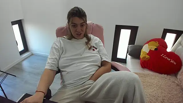 Snapshot of Dyana_Kaylinn chatting on 04-07-26, 04:58 Dyana Kaylinn online show from 04-07-26, 04:58