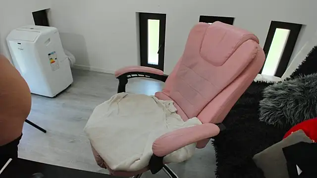 Dyana Kaylinn online show from 06-15-26, 05:29