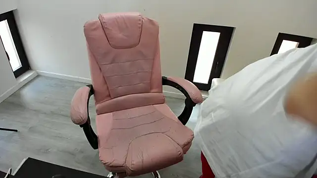 Snapshot of Dyana_Kaylinn chatting on 03-26-26, 05:17 Dyana Kaylinn online show from 03-26-26, 05:17