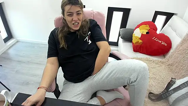 Snapshot of Dyana_Kaylinn chatting on 04-10-26, 04:30 Dyana Kaylinn online show from 04-10-26, 04:30