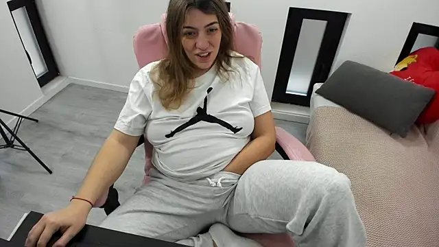 Snapshot of Dyana_Kaylinn chatting on 03-28-26, 05:41 Dyana Kaylinn online show from 03-28-26, 05:41