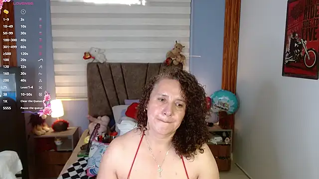 Snapshot of Nadia_84 chatting on 10-22-25, 12:15 Nadia 84 online show from 10-22-25, 12:15