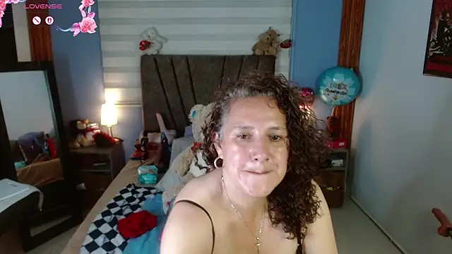 Snapshot of Nadia_84 chatting on 06-02-26, 12:27 Nadia 84 online show from 06-02-26, 12:27