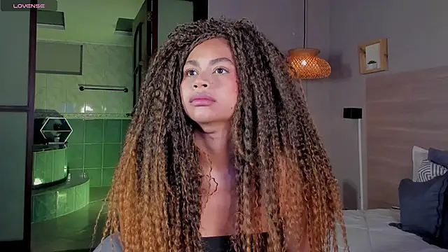 nayah   online show from 10-14-25, 07:58