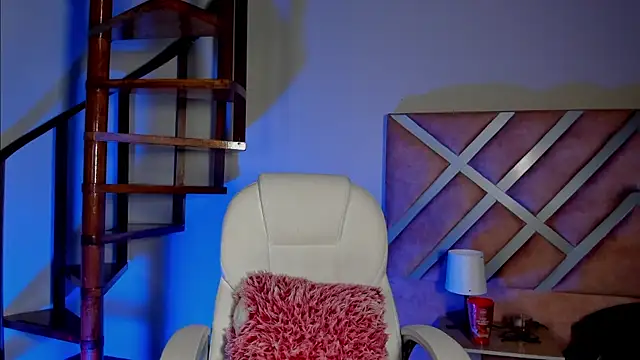 nayah   online show from 11-17-25, 12:42