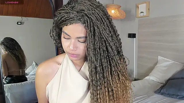 nayah   online show from 04-11-26, 08:12