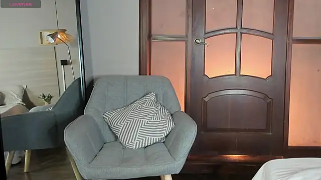 nayah   online show from 06-11-26, 07:44
