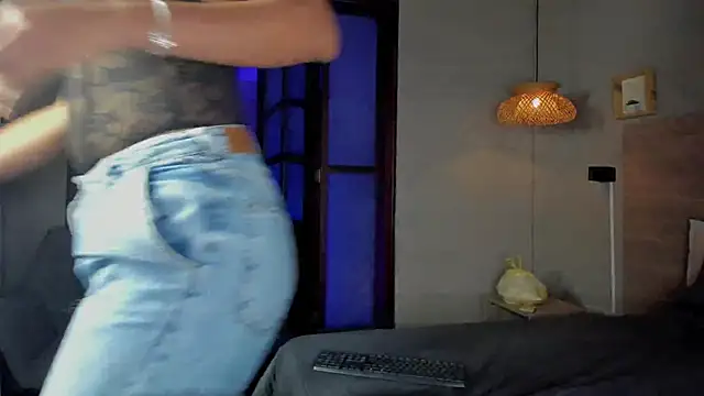 nayah   online show from 11-15-25, 08:35