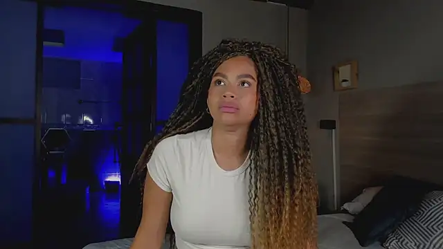 nayah   online show from 10-09-25, 07:47