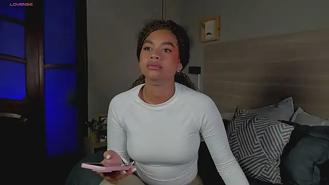 nayah   online show from 09-24-25, 07:53