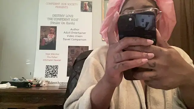 MommyConfident online show from 04-19-26, 09:39