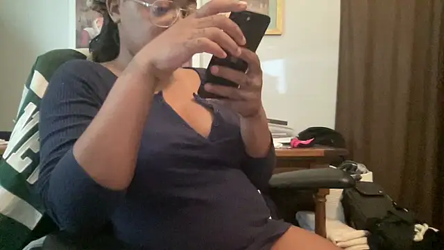 MommyConfident online show from 05-26-26, 07:45