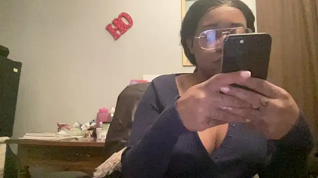 MommyConfident online show from 11-30-25, 08:31