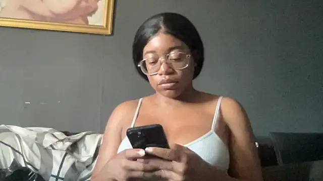 Snapshot of MommyConfident chatting on 09-28-25, 05:53 MommyConfident online show from 09-28-25, 05:53