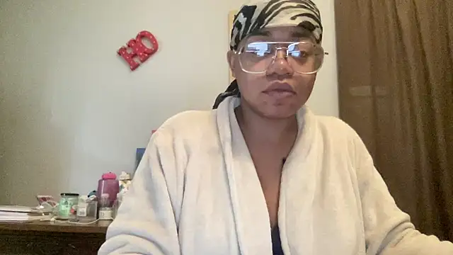 MommyConfident online show from 12-05-25, 02:04