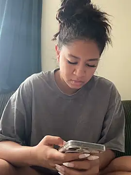 VanessaBling online show from 12-17-25, 04:12