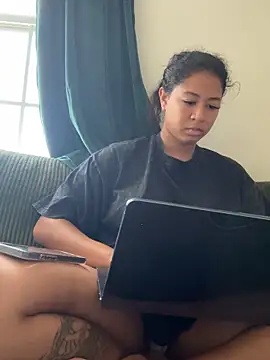 VanessaBling online show from 12-18-25, 04:00