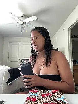 Snapshot of VanessaBling chatting on 06-30-26, 02:39 VanessaBling online show from 06-30-26, 02:39