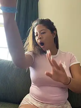 VanessaBling online show from 09-28-25, 02:57