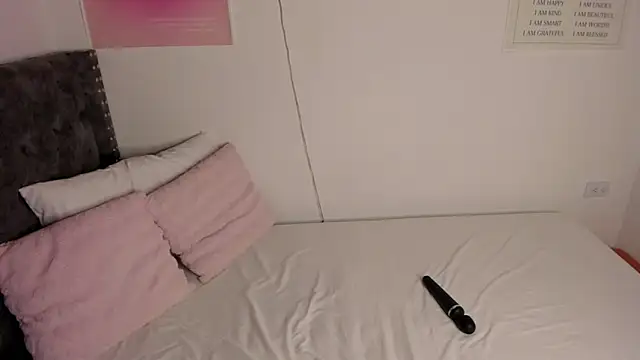 lucero evanss online show from 03-06-25, 11:42