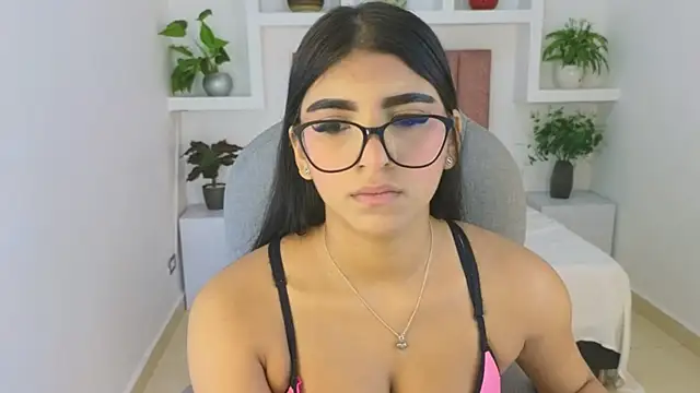 Snapshot of maiaa_ruiz chatting on 05-12-26, 01:50 maiaa ruiz online show from 05-12-26, 01:50