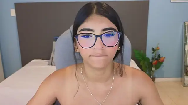 maiaa ruiz online show from 10-15-25, 01:52