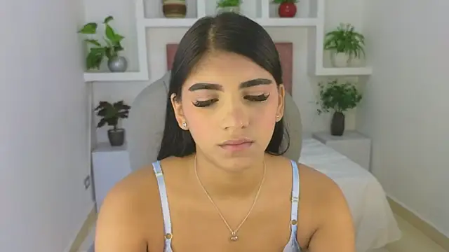 Snapshot of maiaa_ruiz chatting on 05-13-26, 01:51 maiaa ruiz online show from 05-13-26, 01:51