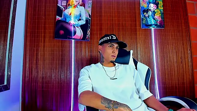 Snapshot of Liam_lee chatting on 02-05-26, 08:59 Liam lee online show from 02-05-26, 08:59