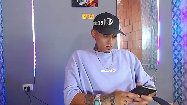 Liam lee online show from 04-21-26, 08:26