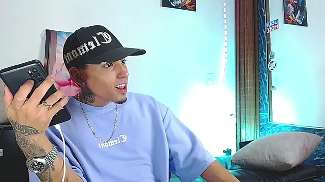 Liam lee online show from 11-23-25, 01:54