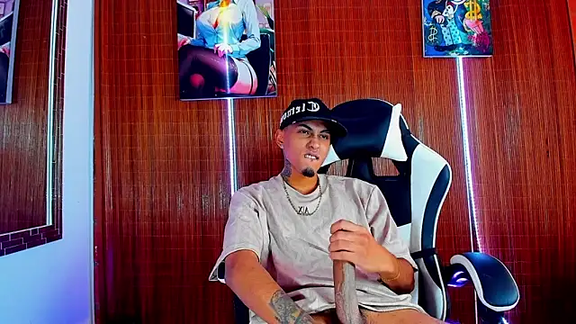 Snapshot of Liam_lee chatting on 02-17-26, 03:20 Liam lee online show from 02-17-26, 03:20