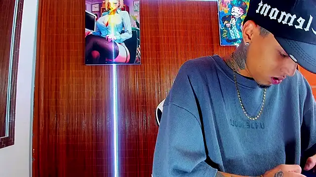 Snapshot of Liam_lee chatting on 02-12-26, 02:39 Liam lee online show from 02-12-26, 02:39