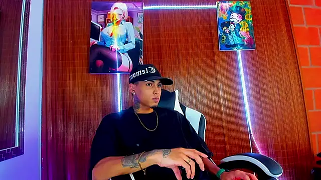 Snapshot of Liam_lee chatting on 02-10-26, 09:14 Liam lee online show from 02-10-26, 09:14