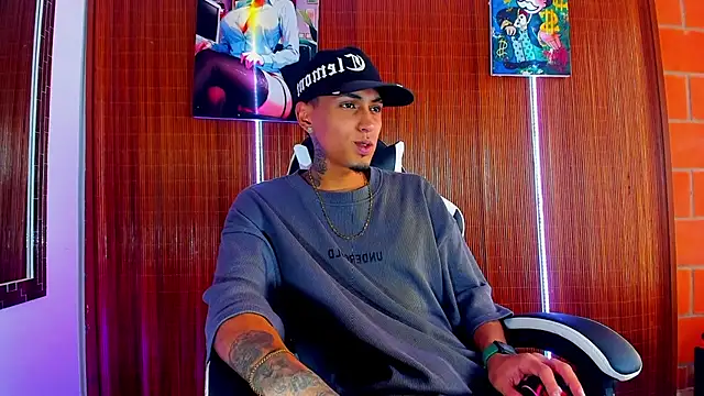 Snapshot of Liam_lee chatting on 02-08-26, 06:16 Liam lee online show from 02-08-26, 06:16