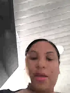 Snapshot of Francesca_ferrari chatting on 05-18-26, 10:03 Francesca ferrari online show from 05-18-26, 10:03