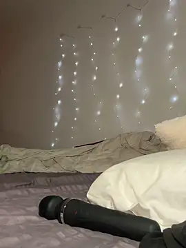 haileyhope  online show from 10-26-25, 09:48