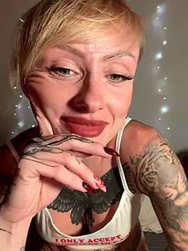 haileyhope  online show from 11-08-25, 11:30