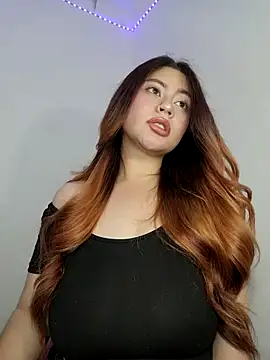 Scarlet garnet online show from 11-05-25, 03:09