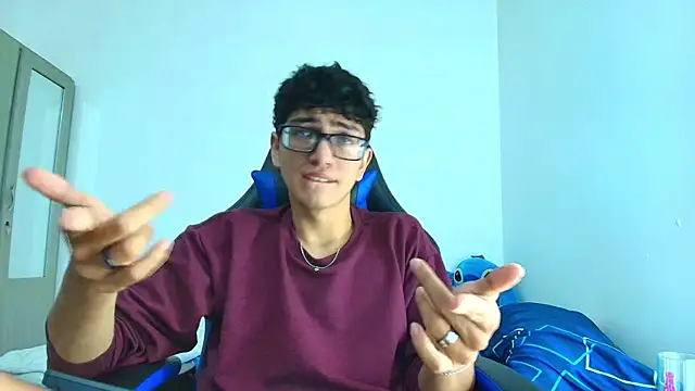 Snapshot of TylerWhite_ chatting on 03-21-25, 03:22 TylerWhite online show from 03-21-25, 03:22